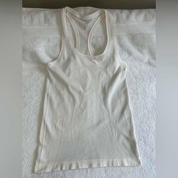 Lululemon Swiftly Tech Racerback 2.0 - Picture 8 of 11
